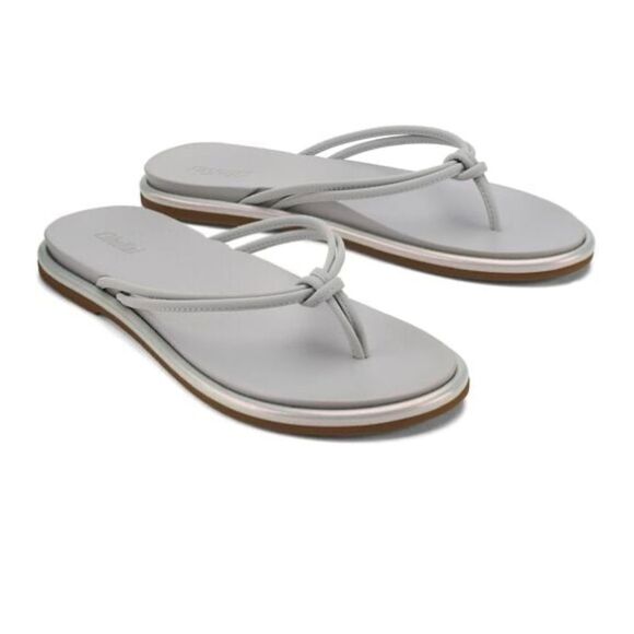 NWT- OLUKAI- Women's Aka Sandals- IRIDESCENT/VAPOR- Size 9 - Picture 1 of 8